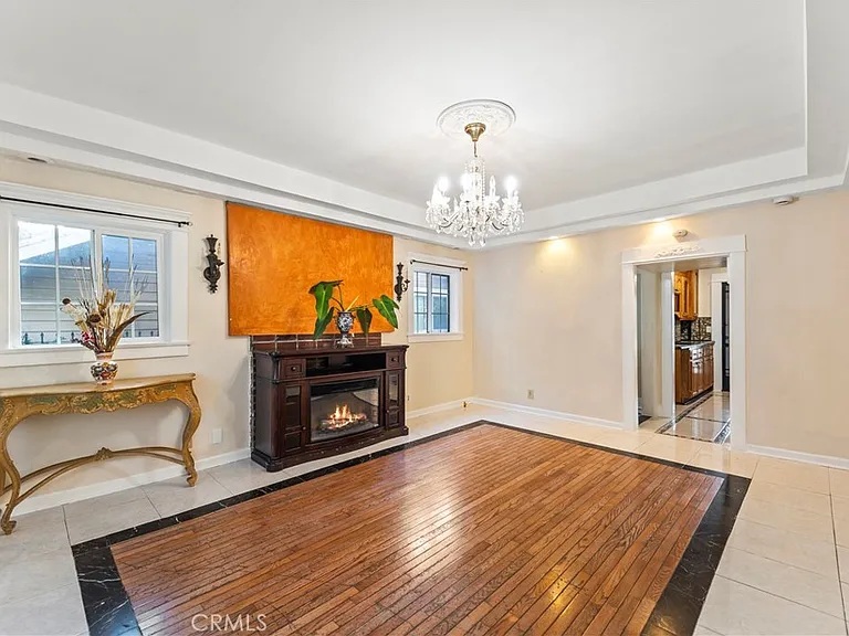 1065 Laguna Ave — Photo 4