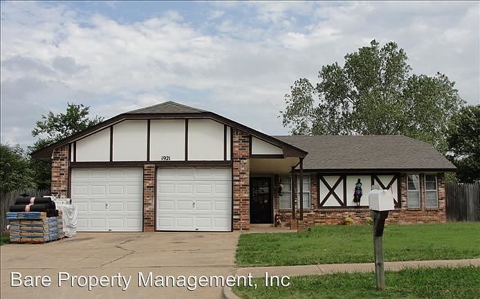 1st image of 1921 Lakehurst Dr