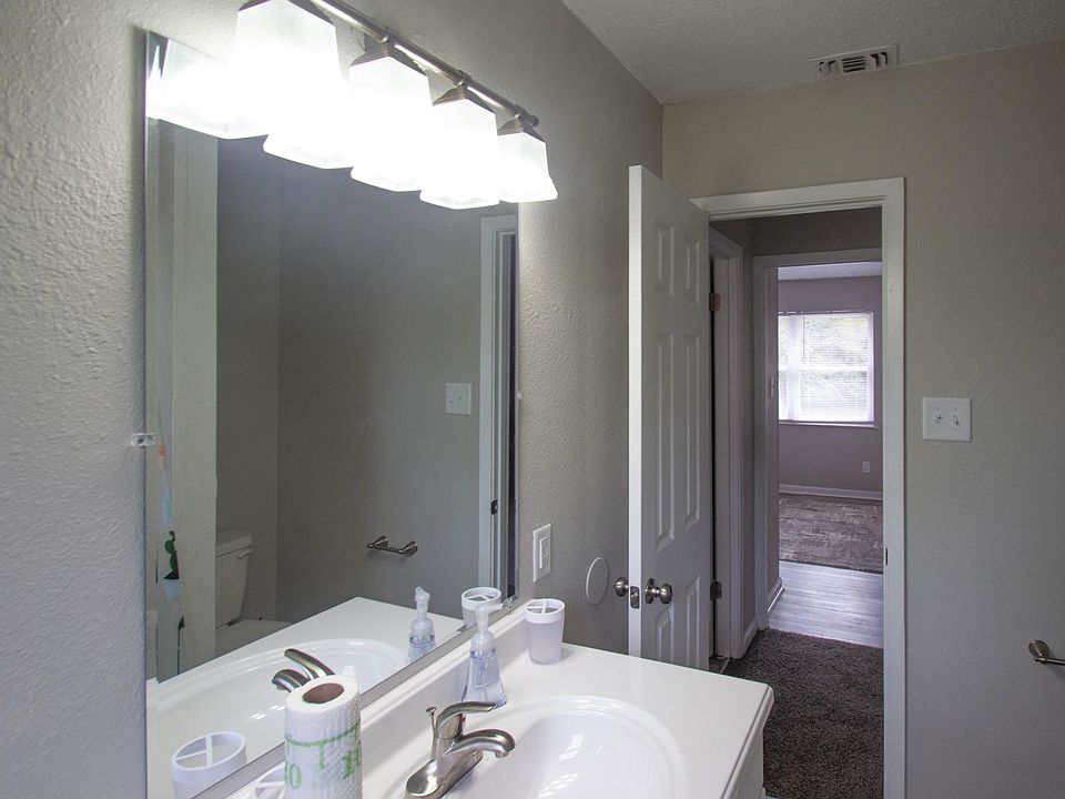 1st image of 12170 Oakdale Ave APT 2