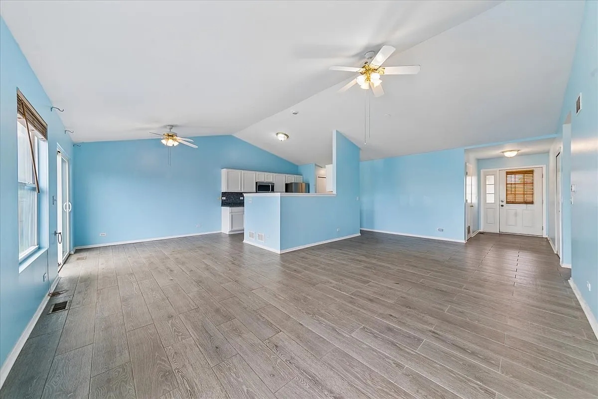 3 bed, 1545 sqft, $3,000 — Photo 3