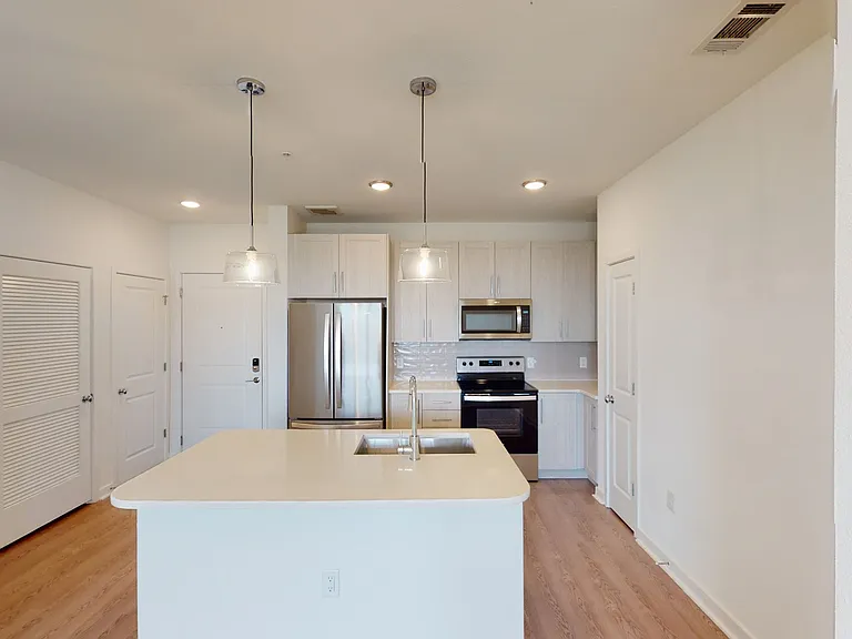 Essex Luxe Apartments — Photo 64
