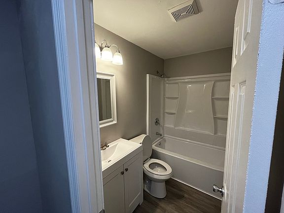 4th image of 103-105-107 Virginia Dare Dr #B