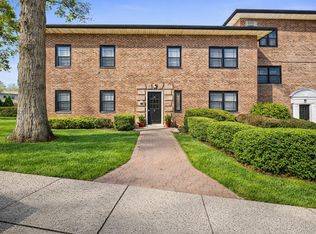 9 Manchester Rd #2R, Eastchester, NY 10709