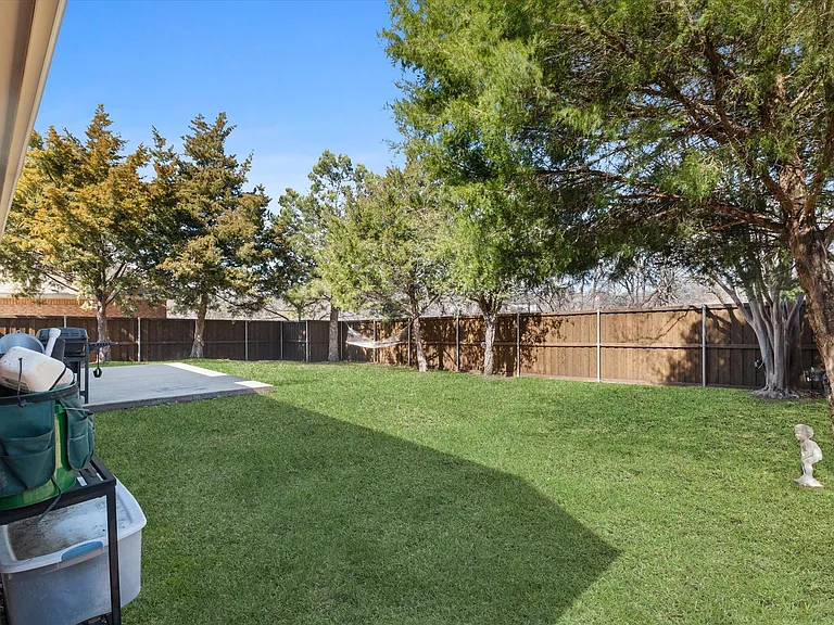 7914 Kristina Dr — Photo 30