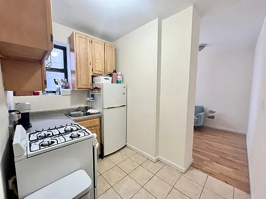 Rented by KNOCKKNOCK LLC | media 4