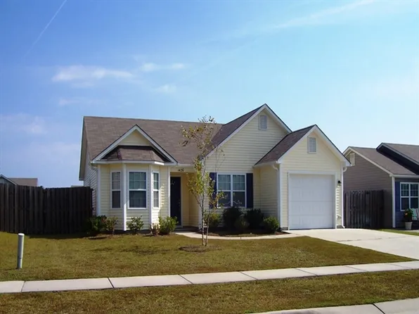 1426 Spring Pine Ct, Leland, NC 28451