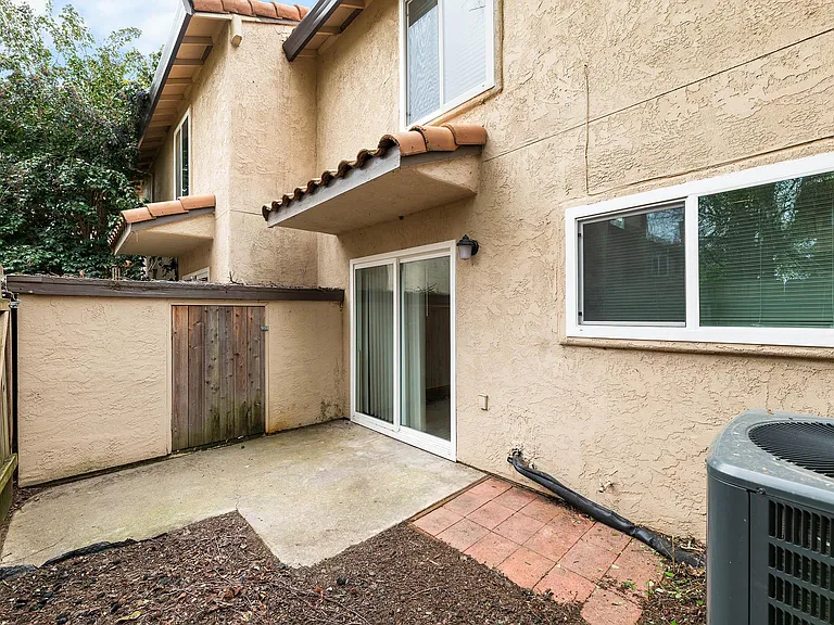 54 Quay Ct — Photo 98