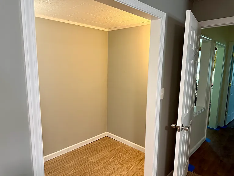1549 W River Rd — Photo 15