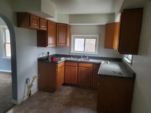 136 Franklin Ave #B