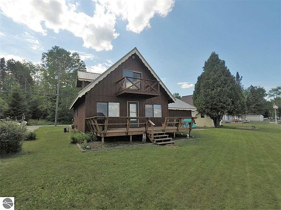 3rd image of 225 S Lake Dr