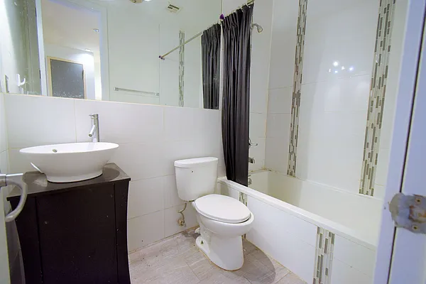 Rented by Lofts and Flats LLC | media 7