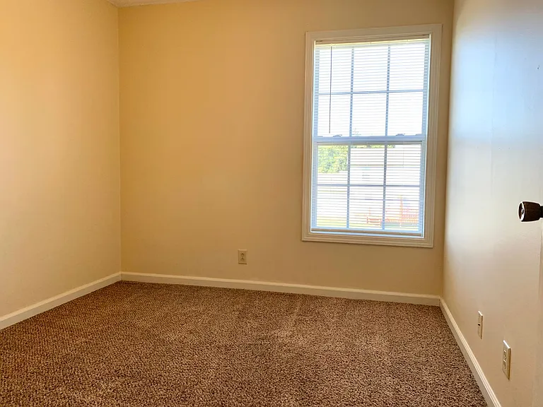 811 Flyer Ct — Photo 16