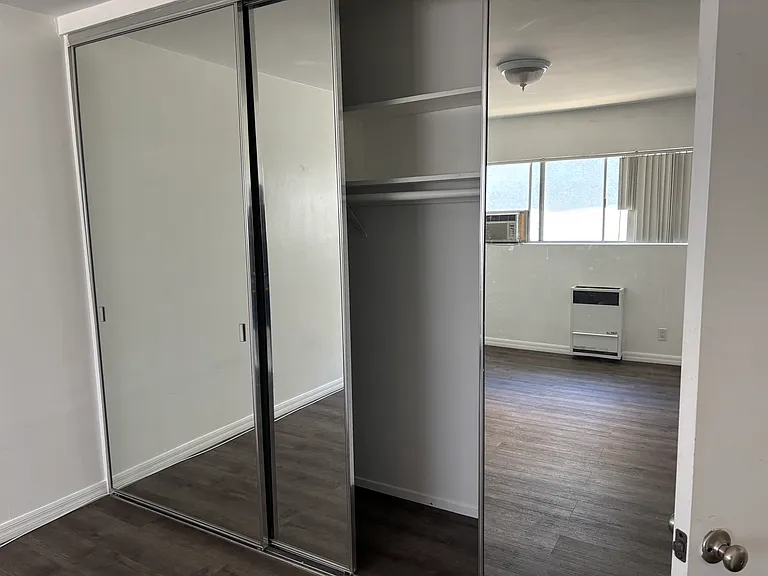 Bedroom 12 feet closet .