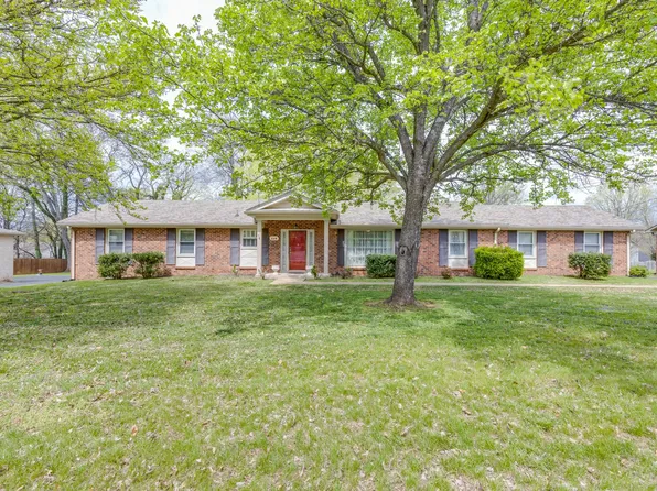 110 Walnut Ln, Columbia, TN 38401