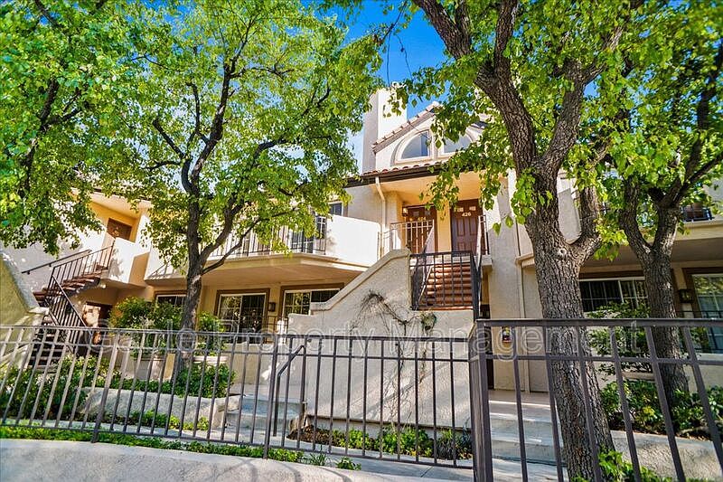 1st image of 24101 Del Monte Dr Unit 424