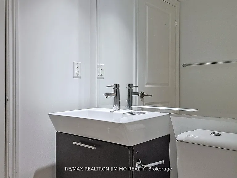 386 Yonge St #2508 — Photo 17