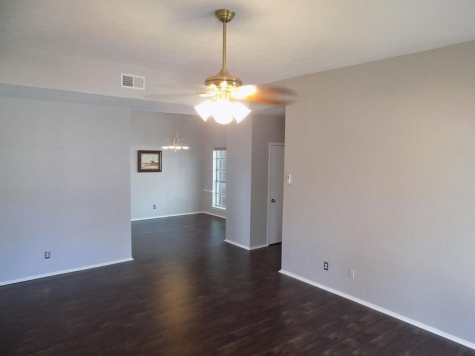 1st image of 10401 High Hollows Dr