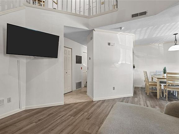 4th image of 626 Smithfield Rd APT 908