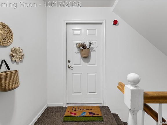 3rd image of 1665 Huntington Park