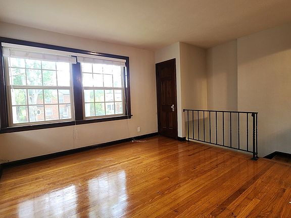 5th image of 6326-28 Sutherland Ave #2W