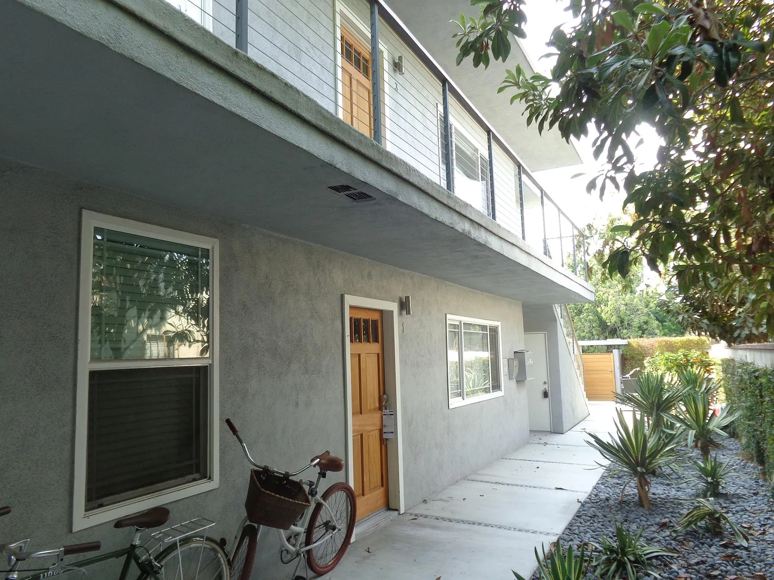 3 bed, 1200 sqft, $4,890 — Photo 2