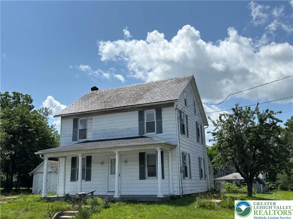 565 Moorestown Dr, Bath, PA 18014