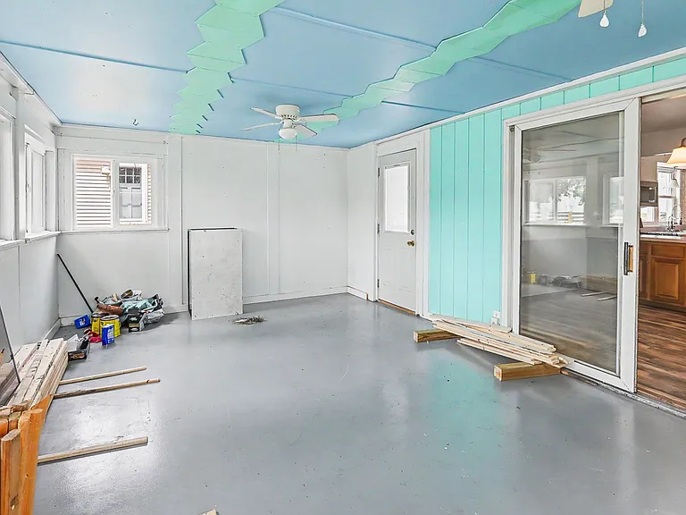 1203 Main St — Photo 22