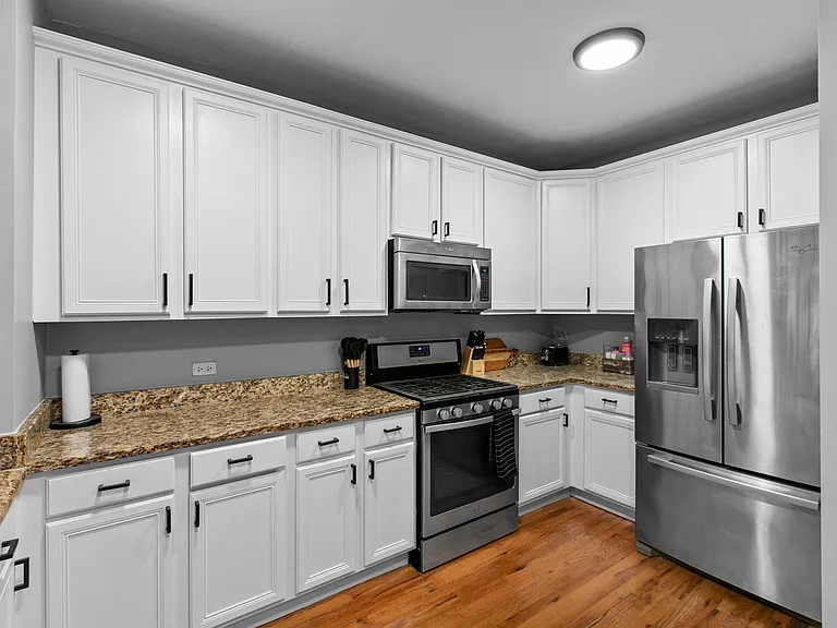 2249 W Monroe St #4 — Photo 6