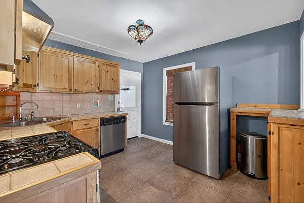 3223 Topeka St — Photo 9