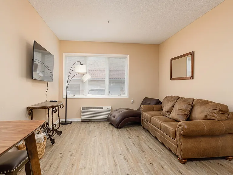555 Highland Dr #105 — Photo 6