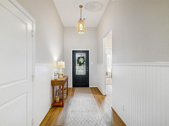 4th image of 15615 Lakewood Terrace Drive