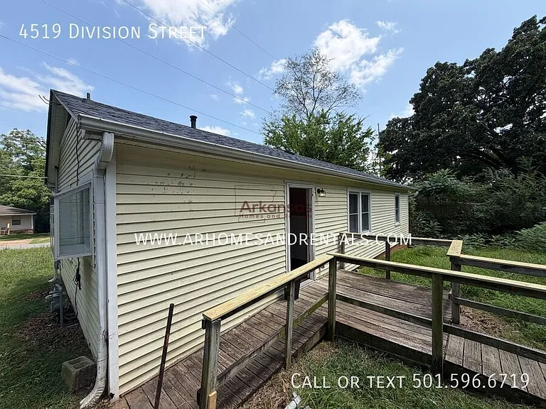 4519 Division St — Photo 13
