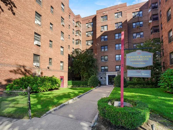 2 Fisher Drive #208, Mount Vernon, NY 10552