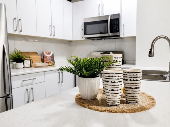 1370 Prairie Ave, Pt Coquitlam, BC V3B 1T2