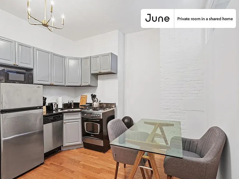 31 Saint Marks Pl #B — Photo 9