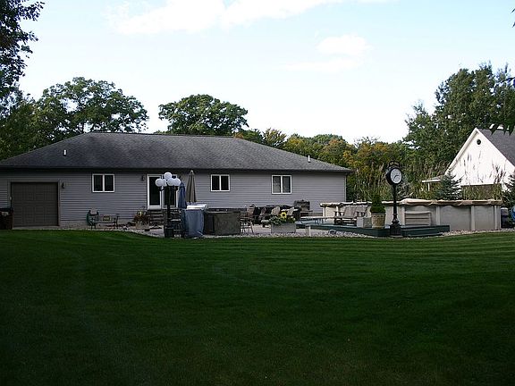 4th image of 1612 Marilyn Dr