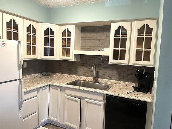 2nd image of 1802 Ivystone Dr