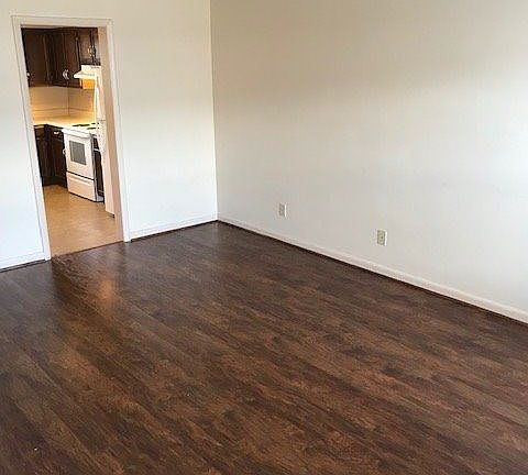 2nd image of 20 Carriage Ln APT 3