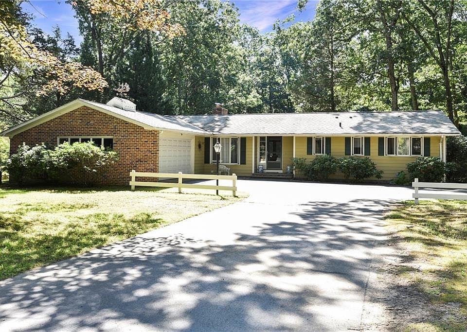1st image of 202 Kent Dr