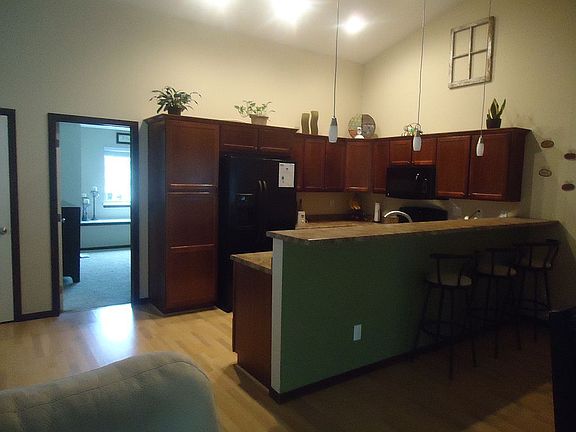 2nd image of 285 Hickory Ct