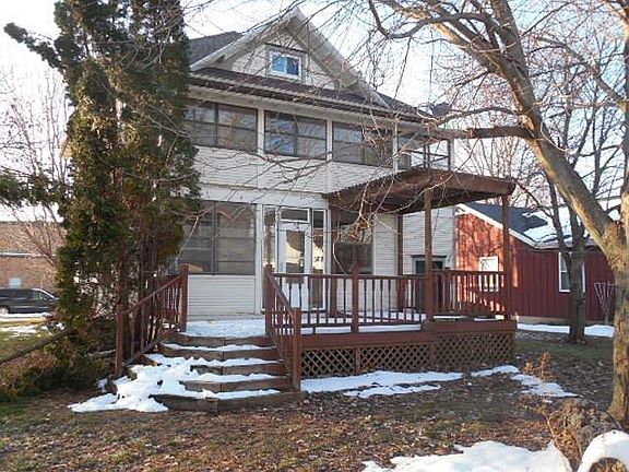 4th image of 226 S Elm St