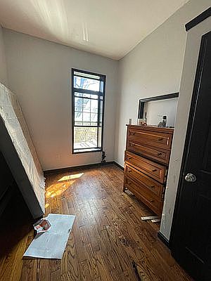 2nd image of 354 Vernon Ave APT 3