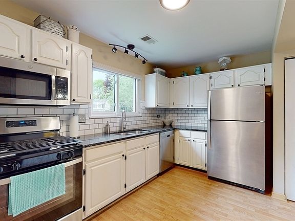 4th image of 1281 Regent Dr