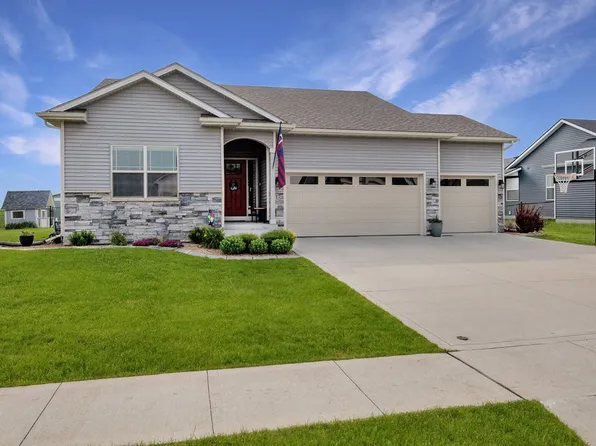 717 Lincoln St NE, Bondurant, IA 50035