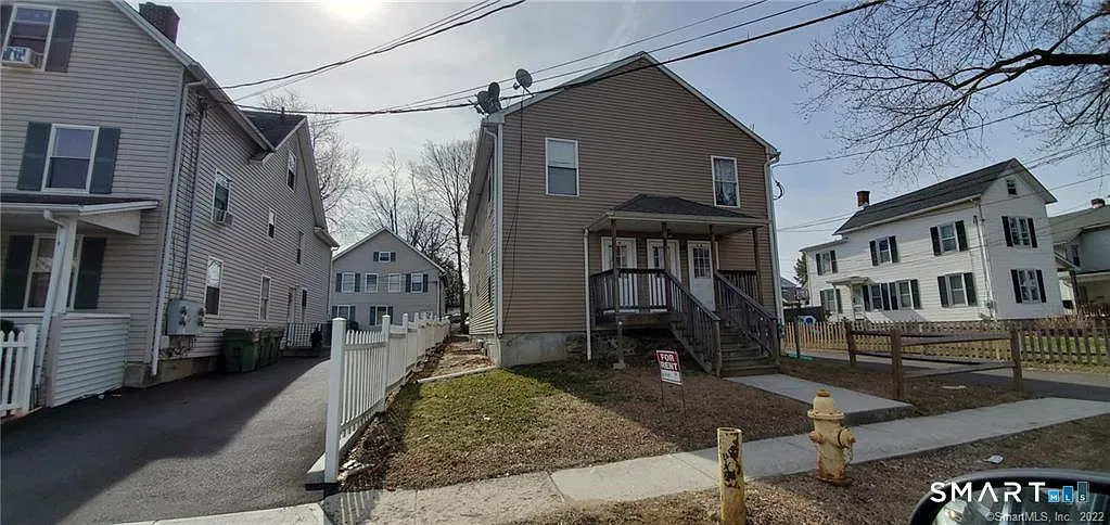 2 bed, 1.0 bath, 700 sqft, $1,900 — Photo 1