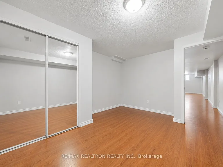 414 The Queensway Rd S — Photo 7