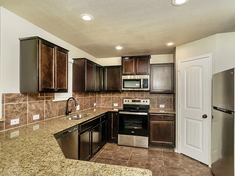 1433 Anise Ln — Photo 7
