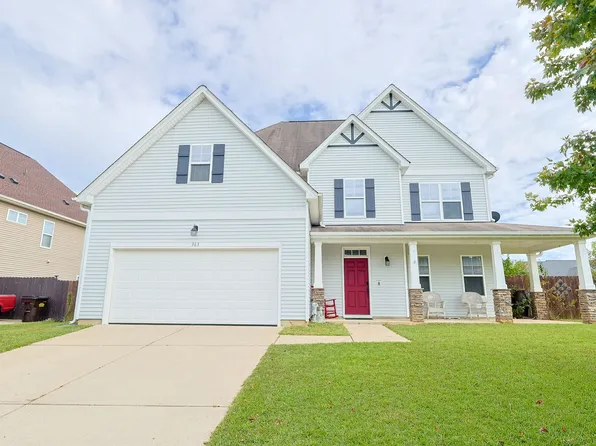 363 Heathrow Dr, Spring Lake, NC 28390