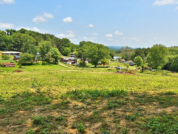 4th image of 160 Rolling Hills Dr