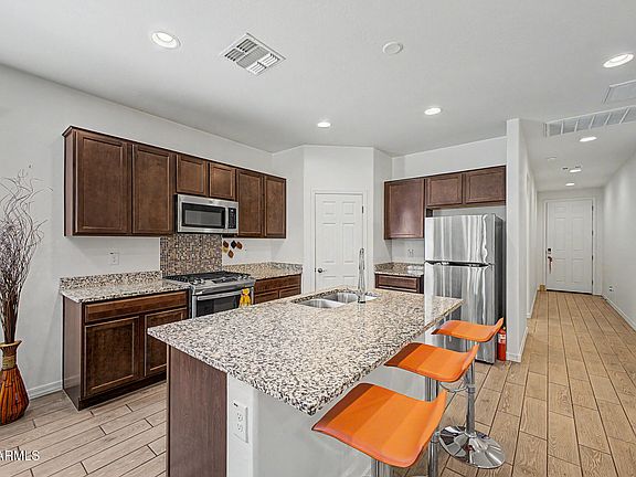 4th image of 5735 W JONES Avenue